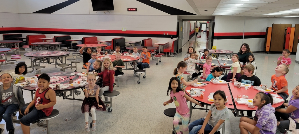 kindergarten eating breakfast